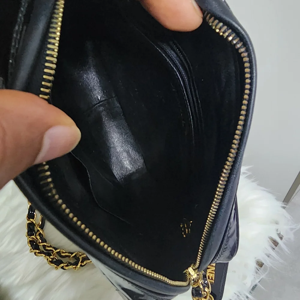 Chanel Black Quilted Leather Bag - Picture 8 of 16